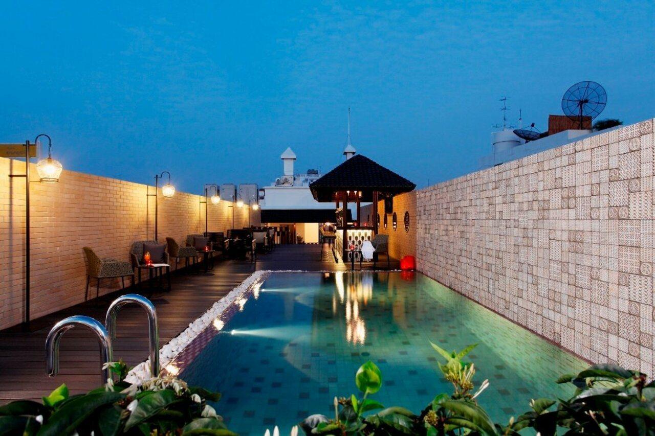 Baan Chart Hotel Bangkok Exterior foto
