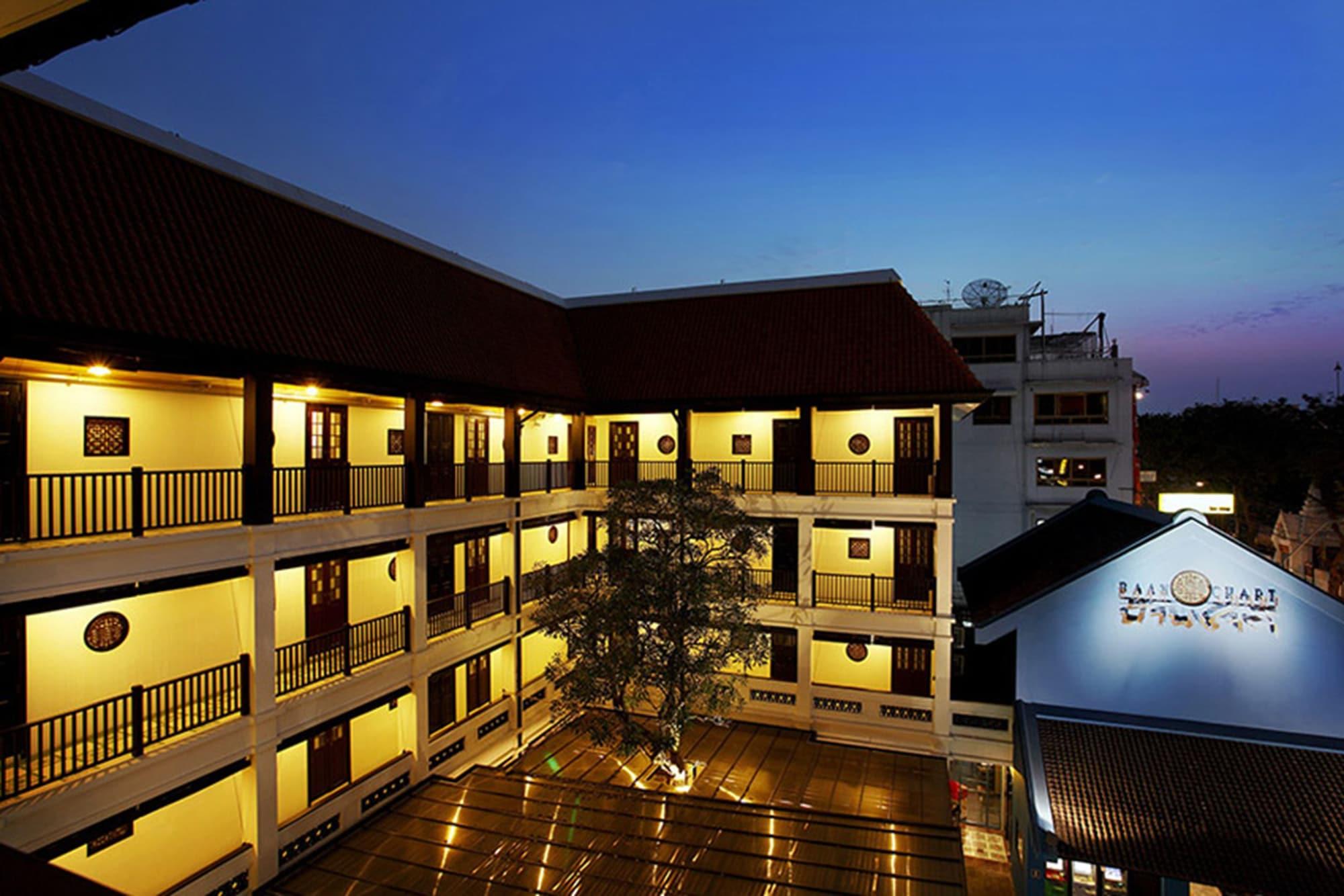 Baan Chart Hotel Bangkok Exterior foto