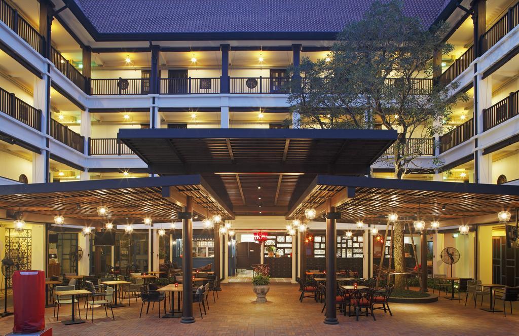 Baan Chart Hotel Bangkok Exterior foto