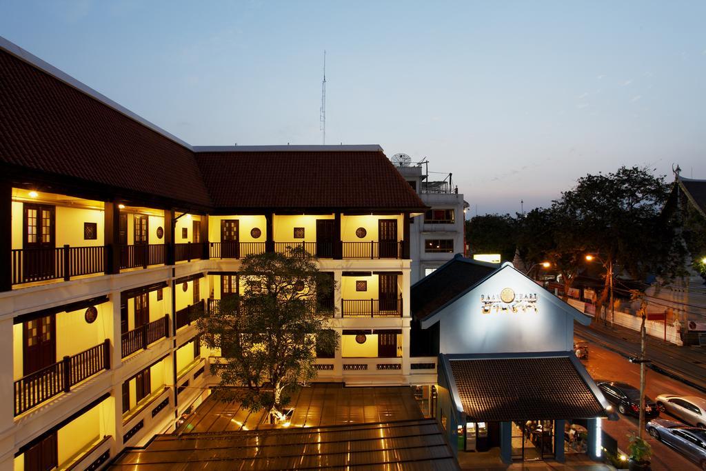 Baan Chart Hotel Bangkok Exterior foto