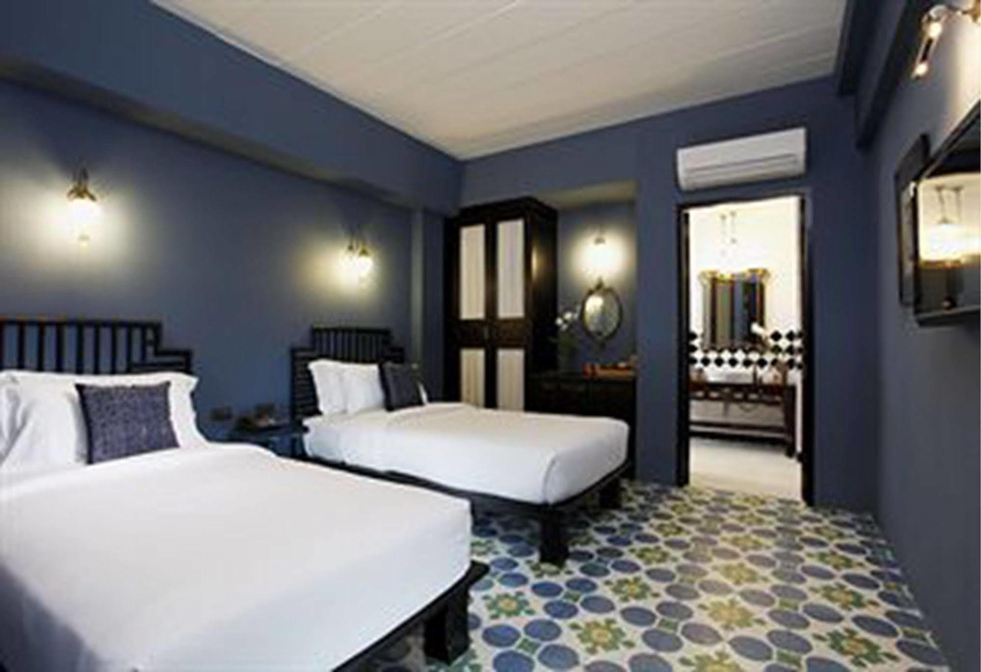 Baan Chart Hotel Bangkok Exterior foto