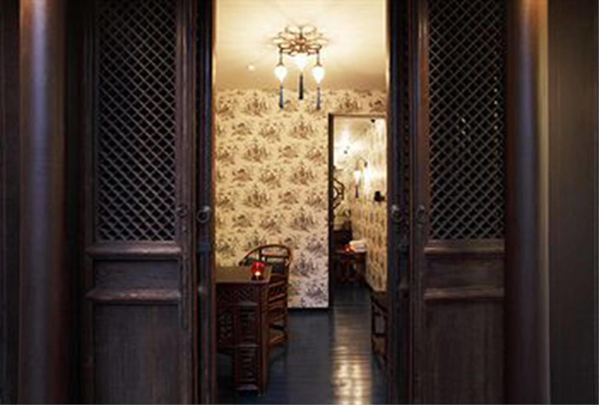 Baan Chart Hotel Bangkok Exterior foto