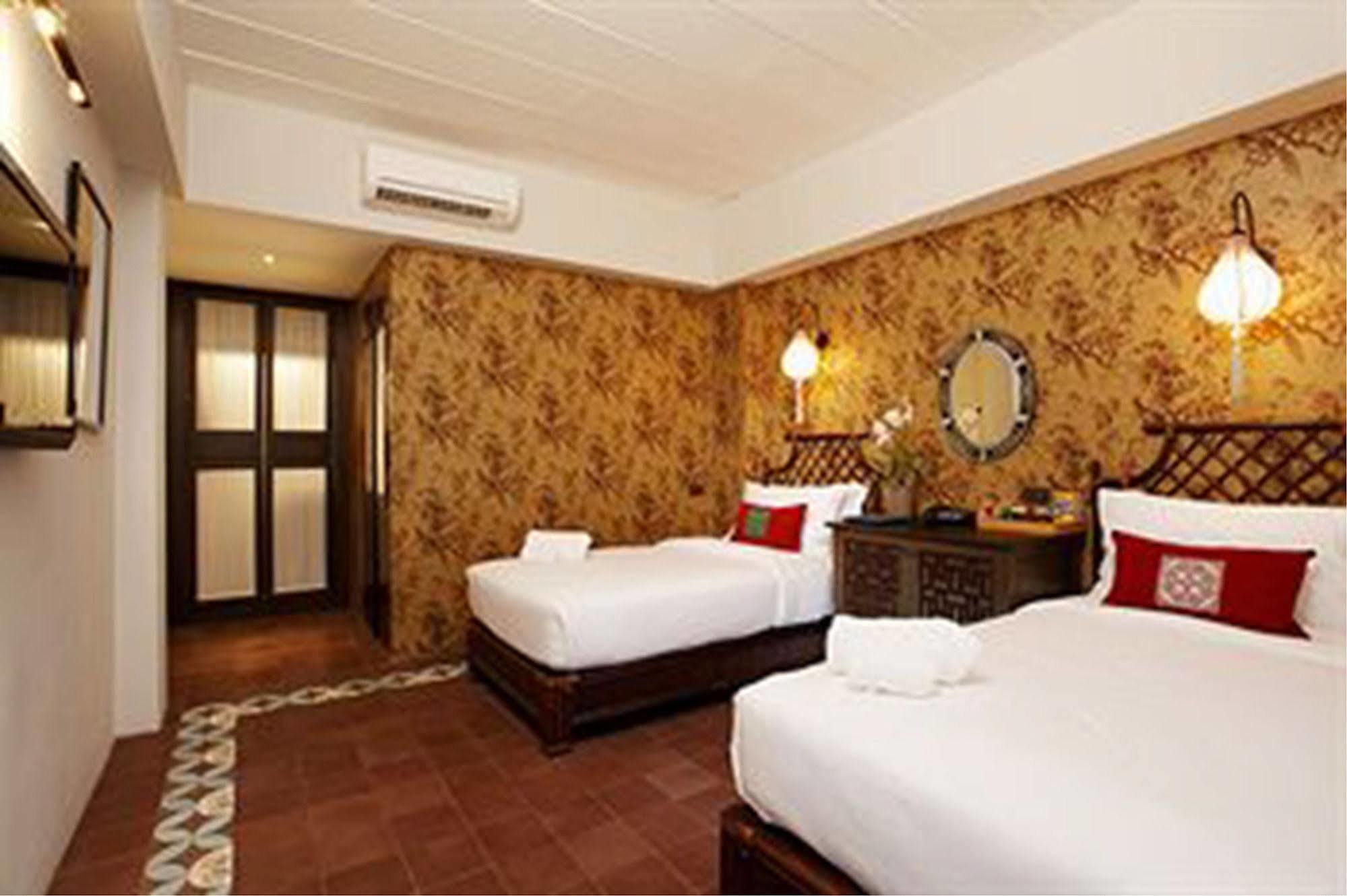 Baan Chart Hotel Bangkok Exterior foto