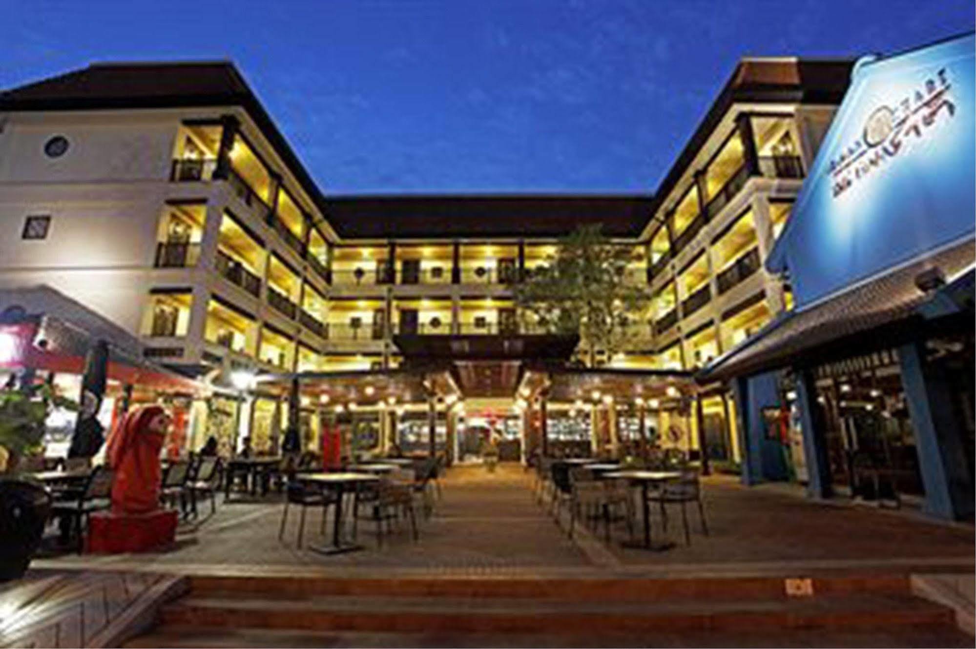 Baan Chart Hotel Bangkok Exterior foto